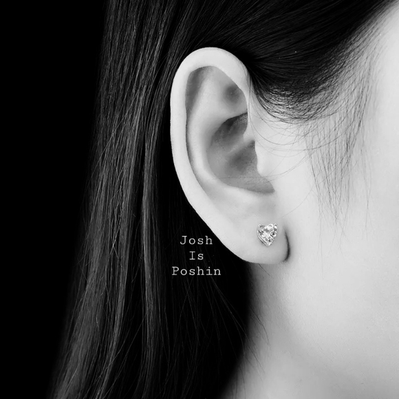 2CT Heart shape natural peridot stud earrings in sterling silver - Picture 4 of 15